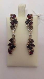 Серьги нарядные с подвесами из гранатов и раух-топазов 241601А-3