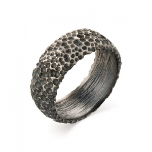 Стильное кольцо с необычной фактурной поверхностью 142783-7
