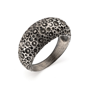 Стильное кольцо с необычной фактурной поверхностью 142782-7